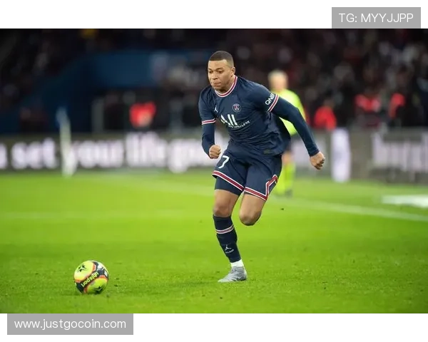 足球明星英姿展现足球场上的风采与魅力高清图片集锦